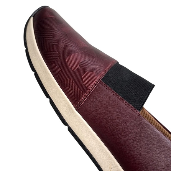 EUC Vionic Leather Cameo Slip-On Sneakers Wine Camo Size 11 Retail $129 - Picture 7 of 9